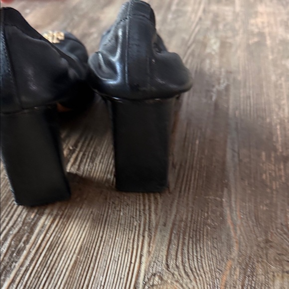 Tory Burch Black Leather Heels with Gold Logo - Picture 6 of 10